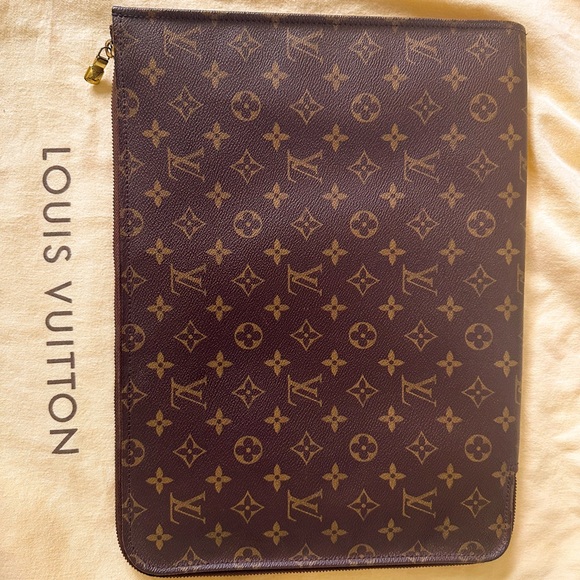 Louis Vuitton Pochette Laptop and/or Documents
Sleeve Monogram - Picture 1 of 8